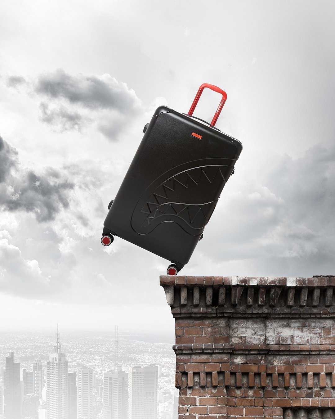 SHARKITECTURE MOLDED 29 FULL-SIZE LUGGAGE - Image 8