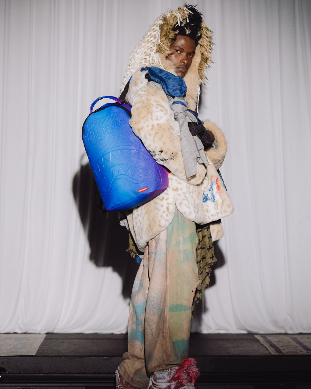 SHARK CENTRAL ALL STAR (BLUE IRIDESCENT) BACKPACK - Image 8