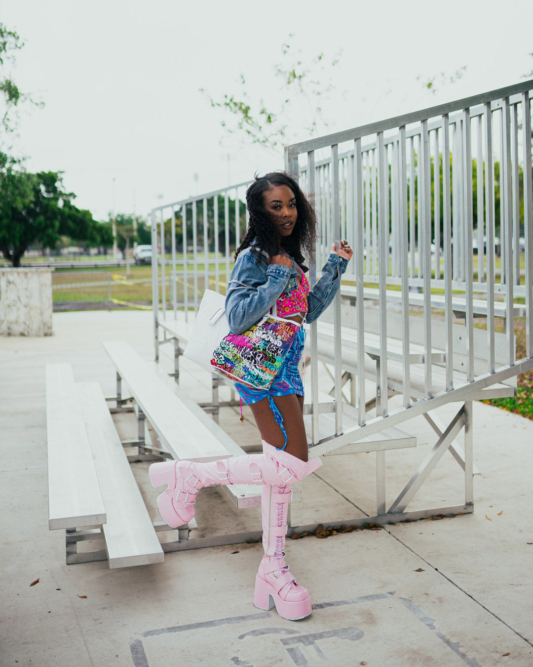 HALF GRAFF TOTE - Image 4